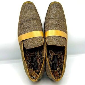 After midnight footwear for men size 13 . Color change from silver to gold.